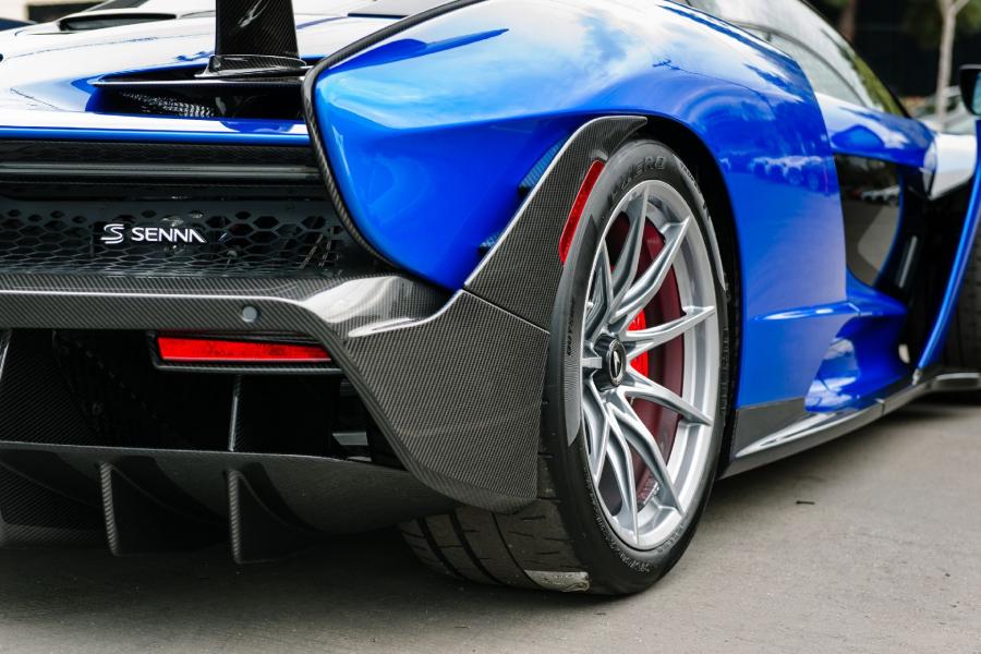 Детали экстерьера McLaren Senna Vega Blue 2019 года  (фото 18 из 58)
